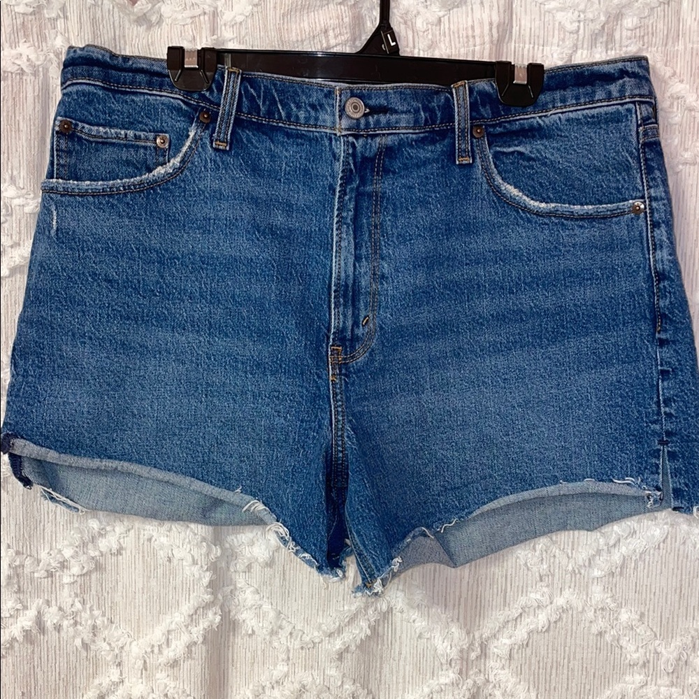 Abercrombie & Fitch High Rise 4” Mom Short
